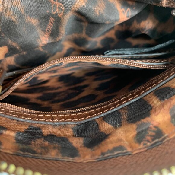 B MAKOWSKY Brown Leather Crossbody Handbag w/ Texture Gold Safety Pin Zip Pulls - Picture 14 of 16